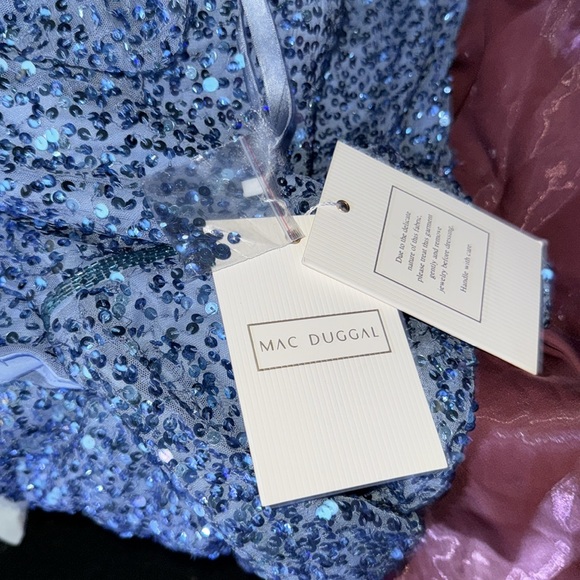 MAC DUGGAL
Puff Shoulder Sequined Surplice Gown new with tag size 8 - Picture 8 of 8